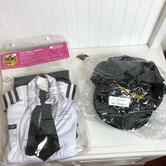 First Class Captain Costume from Spirit - Picture 11 of 16